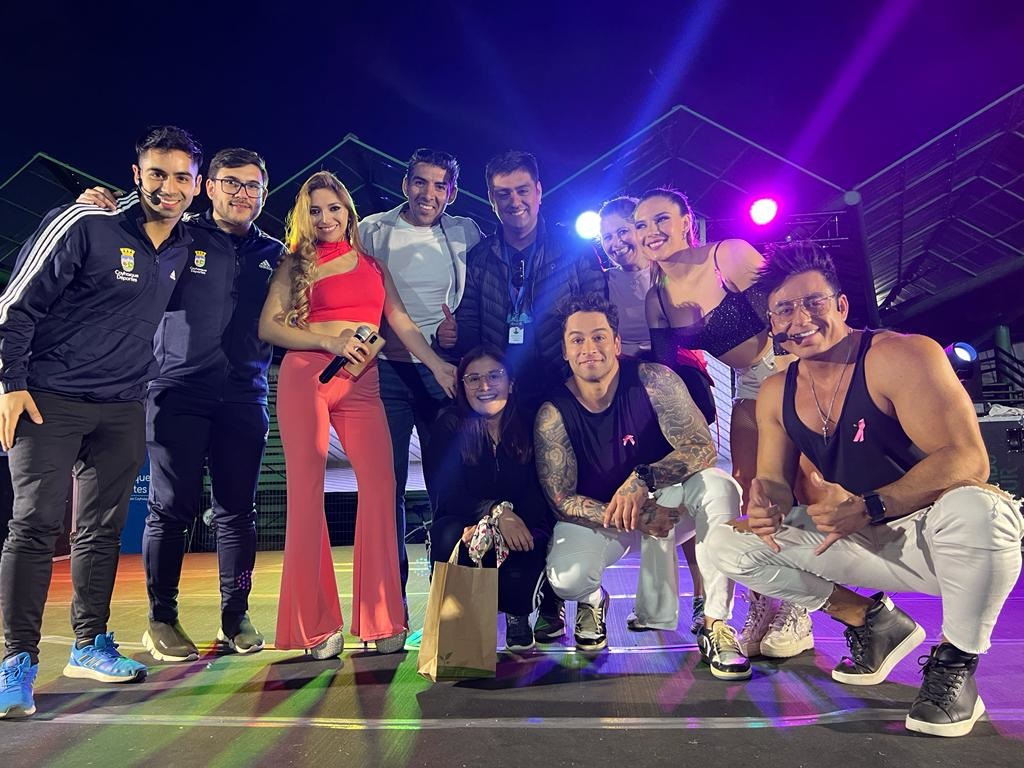 MUNICIPIO DE COYHAIQUE: MÁS DE 1.000 PERSONAS BAILARON POR LA PREVENCIÓN DEL CÁNCER DE MAMA