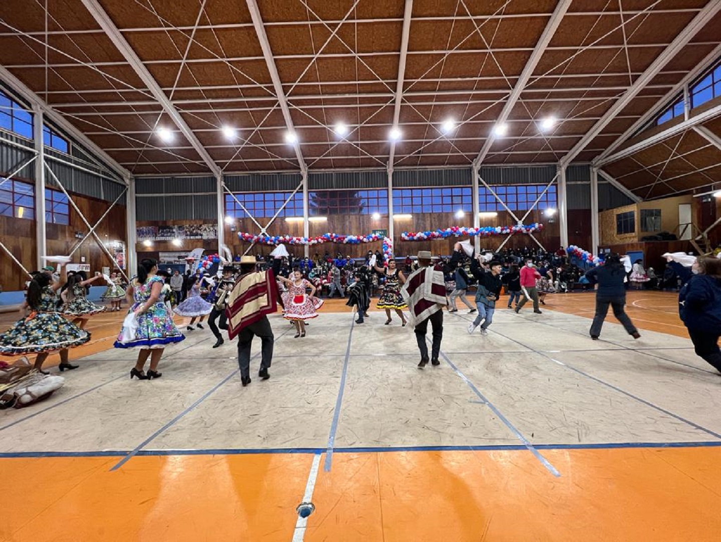 MUNICIPIO DE COYHAIQUE Y AGRUPACIONES FOLCLÓRICAS CELEBRARON EL DÍA NACIONAL DEL CUEQUERO