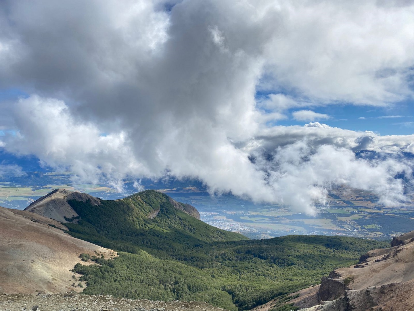 “CORDÓN CERRO DIVISADERO: LA RUTA DE NUEVOS PROYECTOS TURÍSTICOS Y DEPORTIVOS EN COYHAIQUE”.