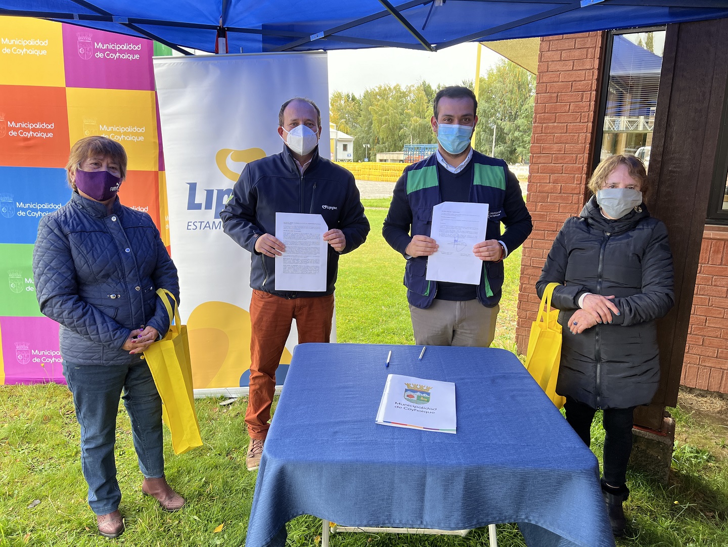 MUNICIPIO DE COYHAIQUE FIRMA CONVENIO PARA DESCUENTOS DE GAS A LA COMUNIDAD