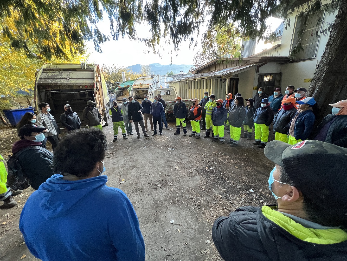 AUTORIDADES REGIONALES SE REUNIERON CON ALCALDE CARLOS GATICA PARA ANALIZAR ESCENARIO DE RECOLECCIÓN DE BASURA