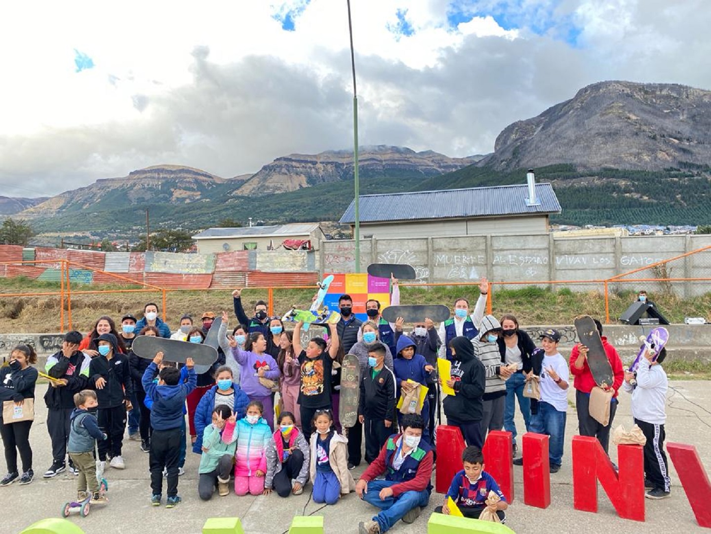 PROGRAMA QUIERO MI BARRIO DE LA MUNICIPALIDAD DE COYHAIQUE Y MINVU REALIZAN CEREMONIA DE CIERRE DE TALLER DE SKATE
